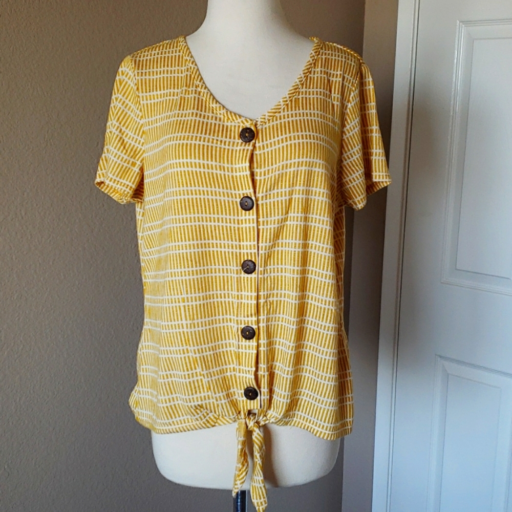NY collection Striped Yellow & White  Summer 💛 Top Size Large 💛